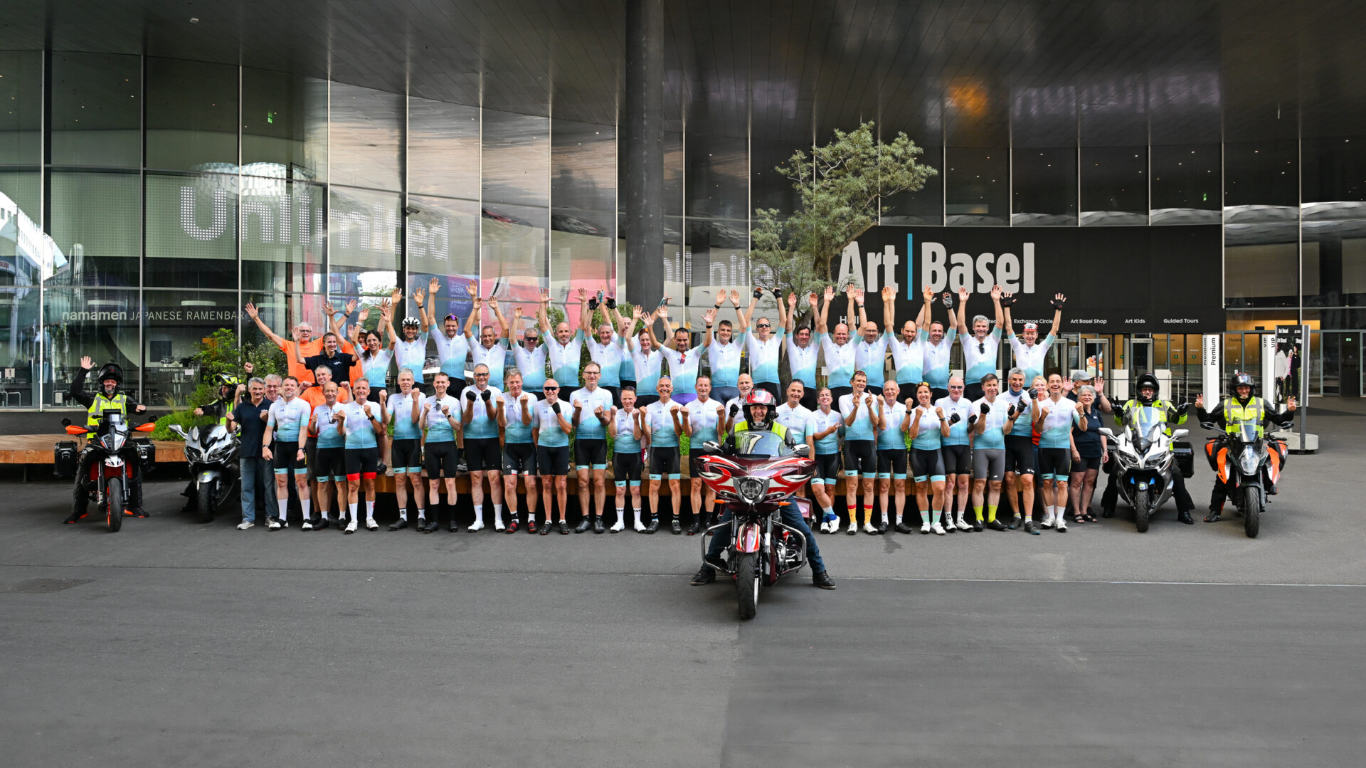 Gruppenfoto zum Start der Tret-Lager Rundfahrt 2026